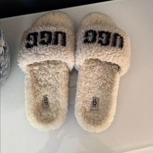 UGG Cream and Black Fuzzy Slippers - Picture 3 of 5